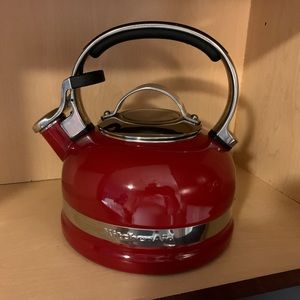 NEW KITCHEN AID STAINLESS TEA KETTLE EMPIRE RED